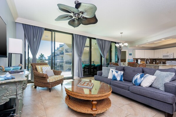 Condo, 2 chambres | Aire de séjour