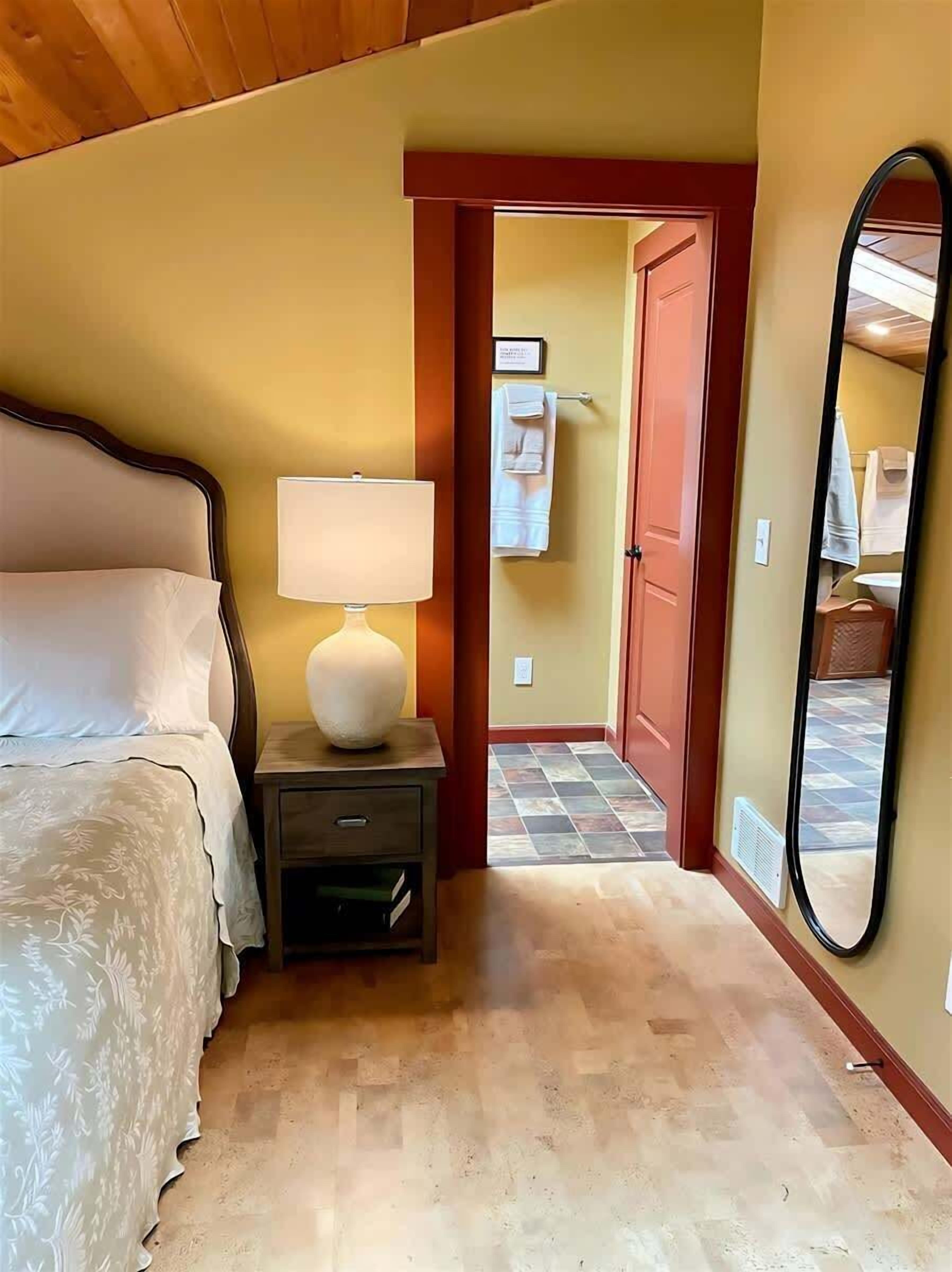 1 多间卧室、熨斗/熨衣板、WiFi、床单