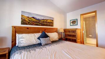 Townhome, 2 Bedrooms | 2 bedrooms, laptop workspace, iron/ironing board, free WiFi