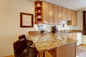 Townhome, 2 Bedrooms | Private kitchen