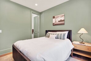 3 quartos, ferros/tábuas de passar roupa, Wi-Fi, roupa de cama