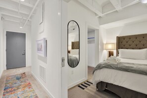 1 soverom, skrivebord, strykejern/-brett og wi-fi (inkludert)