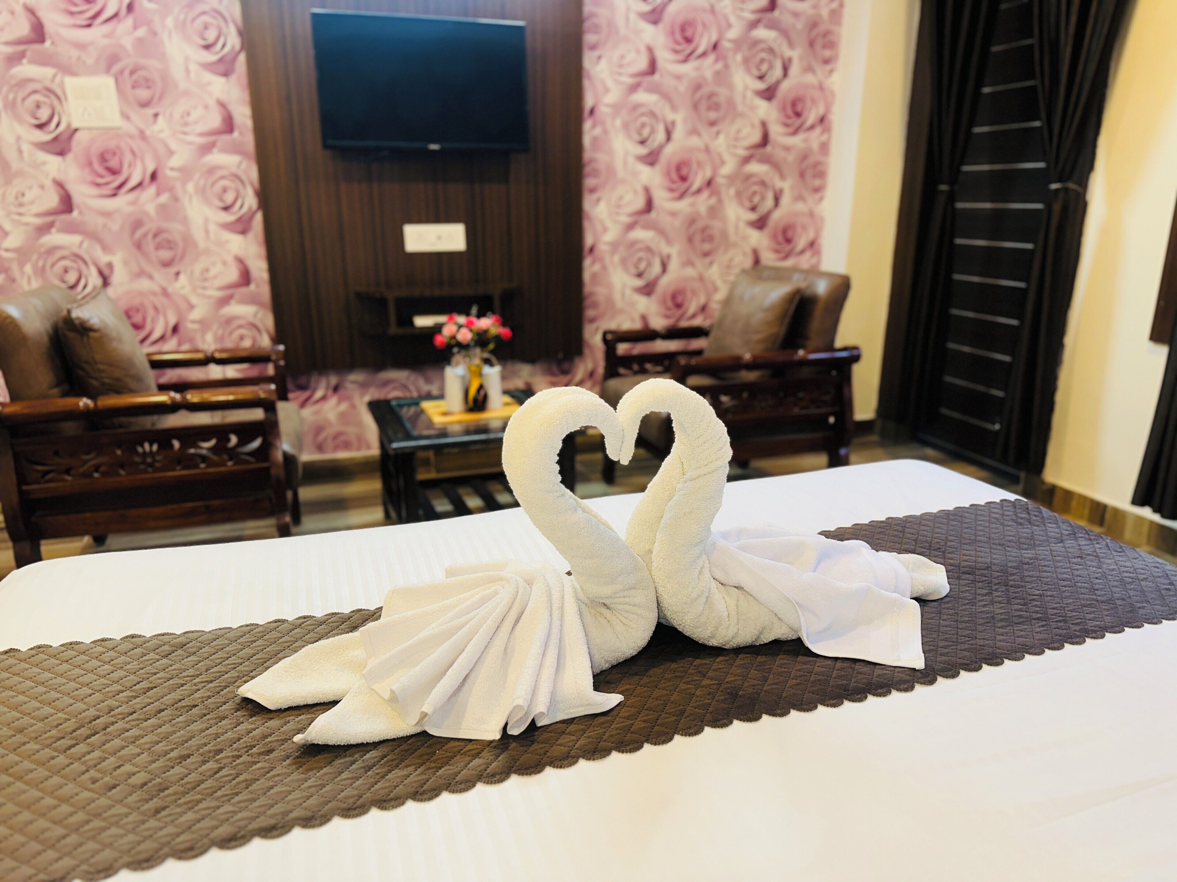 King Room, Hill View | Hypo-allergenic bedding, iron/ironing board, rollaway beds, free WiFi