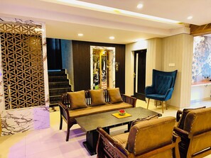 Elevator - Him Holiday Ventures BY Hotel RC (Dharamshala)