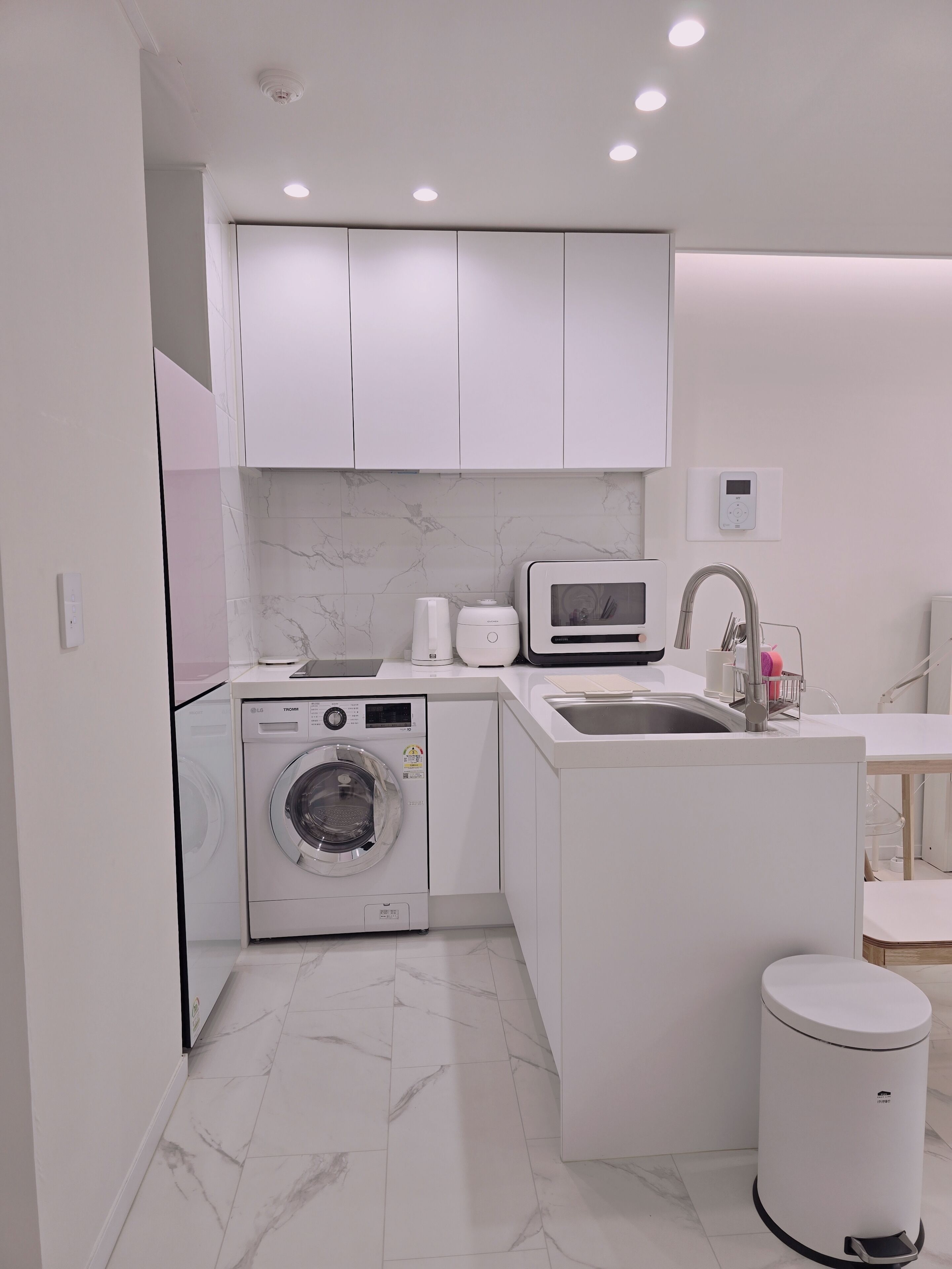 Kühlschrank, Mikrowelle, Ofen, Geschirrspüler