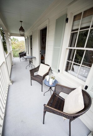 Terrace/patio - Downtown 2 bedroom, sun-filled historic condo w/workspace, beautiful balconies (Charleston)