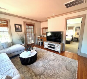 2 chambres, fer et planche à repasser, Wi-Fi, draps fournis