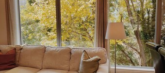 Forest Getaway for 7 in the heart of the Dandenong Ranges w/Fireplace & King Bed