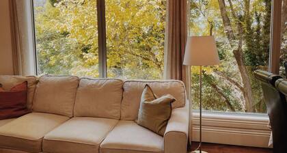 Forest Getaway for 7 in the heart of the Dandenong Ranges w/Fireplace & King Bed