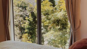 4 bedrooms, iron/ironing board, travel crib, free WiFi