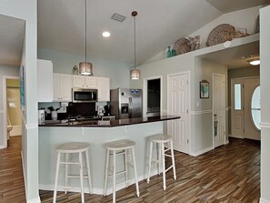 Fridge, microwave, oven, stovetop - Emerald Port of Call | Luxe Home, Near Beach (Miramar Beach)
