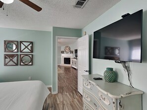 4 bedrooms, iron/ironing board, WiFi, bed sheets
