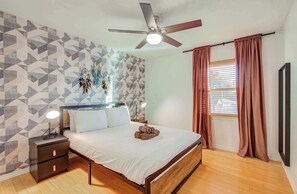 5 bedrooms, WiFi, bed sheets