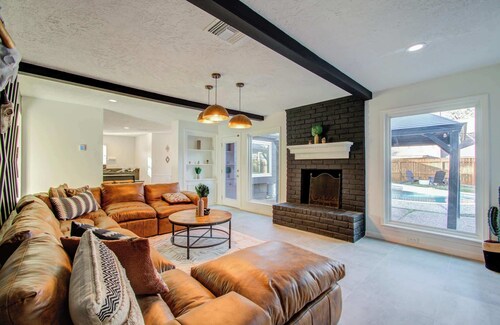 5BD Cozy Rustic Retreat - Pool & Firepit