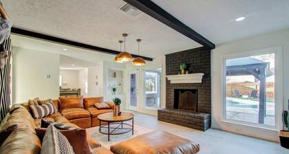 5BD Cozy Rustic Retreat - Pool & Firepit