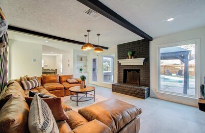 5BD Cozy Rustic Retreat - Pool & Firepit