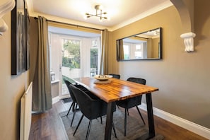 Dining - Host & Stay | Martinhoe (Ingleby Barwick)