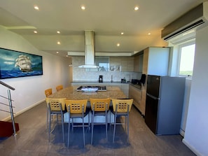 Apartment, 3 Bedrooms, Private Pool, Garden View | Dining room - Penthouse con Vista al Mar! (Boca de Aroa)