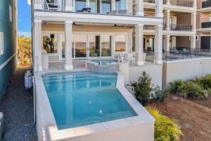 A heated pool - Beautiful New Beach Home with Private Pool, Spa & Stunning Beach Views (Hilton Head Island)
