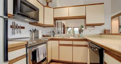 Wonderful Fraser 2 bedroom, pet friendly, large yard
