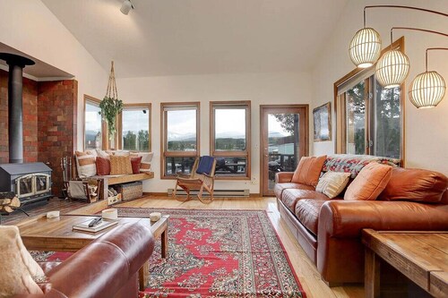 Wonderful Fraser 2 bedroom, pet friendly, large yard