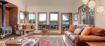 Wonderful Fraser 2 bedroom, pet friendly, large yard