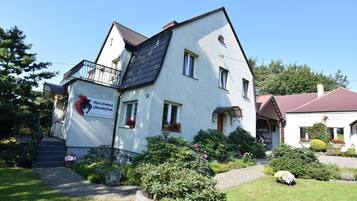 المنشأة من الخارج