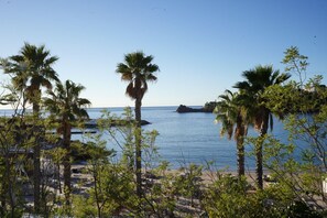 On the beach - Enchanting beach house in Théoule-sur-Mer directly on the Plage de la Figueirette (Théoule-sur-Mer)
