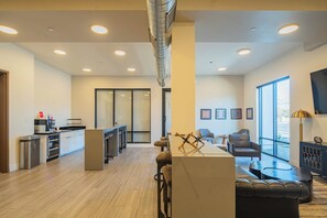 Interior - Cozy Studio 5 min Downtown/Airport/Chase (Phoenix)