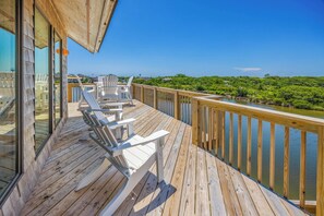 Terrace/patio - Canalfront Dog Friendly Home w/ Hot Tub, Private Boat Ramp/Dock, Cargo Lift (Avon)