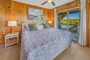 3 bedrooms, free WiFi, bed sheets - Canalfront Dog Friendly Home w/ Hot Tub, Private Boat Ramp/Dock, Cargo Lift (Avon)