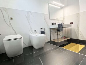 Villa | Bathroom