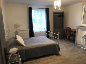 3 chambres, bureau, lit parapluie, Wi-Fi