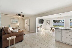 Smart TV, video games, table football - Heated Salt Pool & Hot Tub: 4mi to Beach!
Great Family Friendly Vacation (Largo)