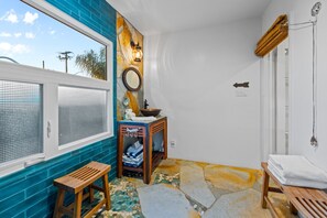 Interior - Amazing Reviews/Location! Backyard Oasis, Hot Tub (Ventura)