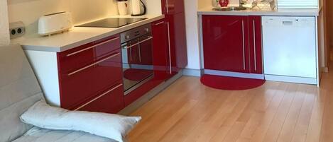 Réfrigérateur, micro-ondes, four, lave-vaisselle