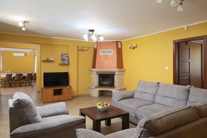 Tv och eldstad