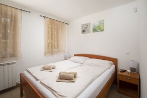5 bedrooms, iron/ironing board, travel crib, free WiFi - Charming Villa Donna in Istria with Pool, Sauna, Hot Tub & Pool Table (Ližnjan)