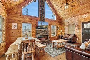 Televisie en een open haard