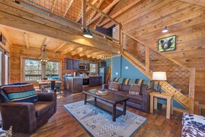 TV, fireplace - Stunning views, hot tub, game room & spacious log cabin! (Gatlinburg)