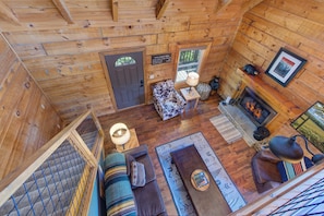 TV, fireplace - Stunning views, hot tub, game room & spacious log cabin! (Gatlinburg)