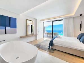 3 bedrooms, desk, iron/ironing board, WiFi