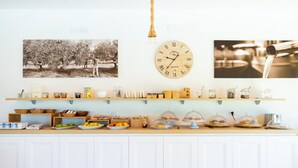 A kitchen with white cabinets, a wooden countertop, and various food items displayed on shelves. - Apartment in Vieste With Garden (Vieste)