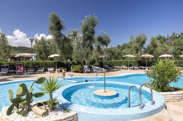 Apartment | Pool | Outdoor pool - Apartment in Vieste With Garden (Vieste)