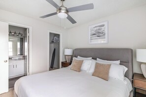 1 bedroom, desk, iron/ironing board, WiFi - Landing | Amazing 1BD, Gym, Courtyard (Denton)