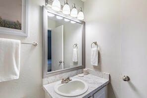 Bathroom - Landing | Amazing 1BD, Gym, Courtyard (Denton)