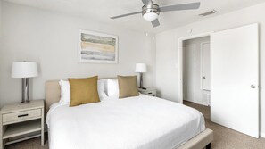 2 bedrooms, desk, iron/ironing board, WiFi