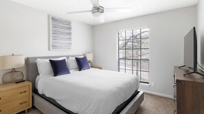 2 habitaciones, escritorio, tabla de planchar con plancha y wifi