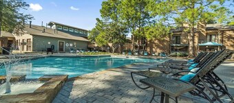 Landing | Chic 2BD, Courtyard, Gym