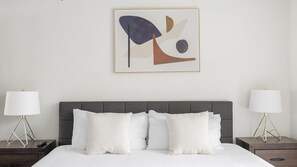 2 bedrooms, desk, iron/ironing board, WiFi - Landing | Stylish 2BD, Gym, Courtyard (Denton)